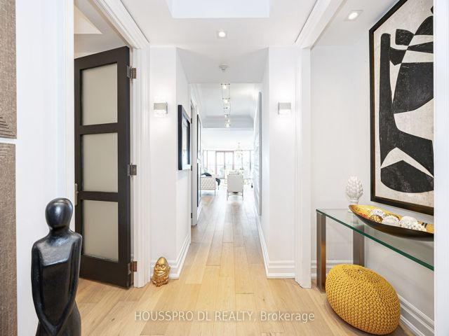 318 - 2095 Lake Shore Blvd W