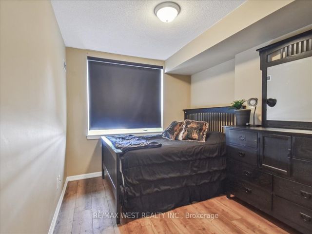 1112 - 4 Elsinore Path S