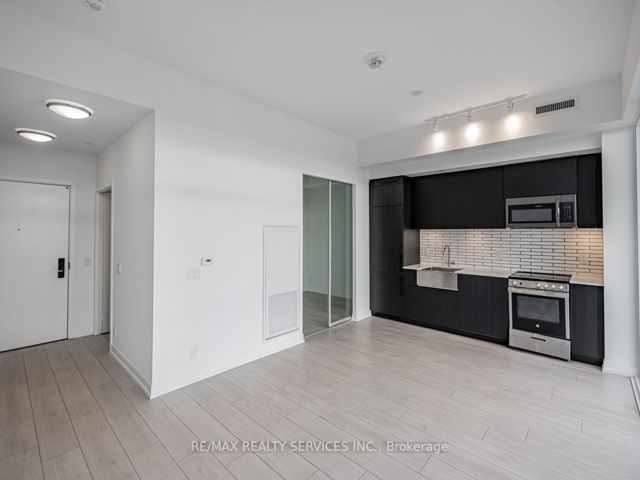 LP5 - 270 Dufferin St