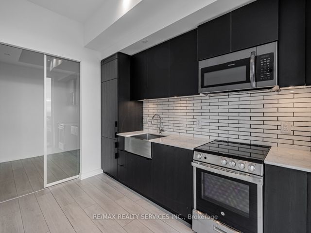 LP5 - 270 Dufferin St