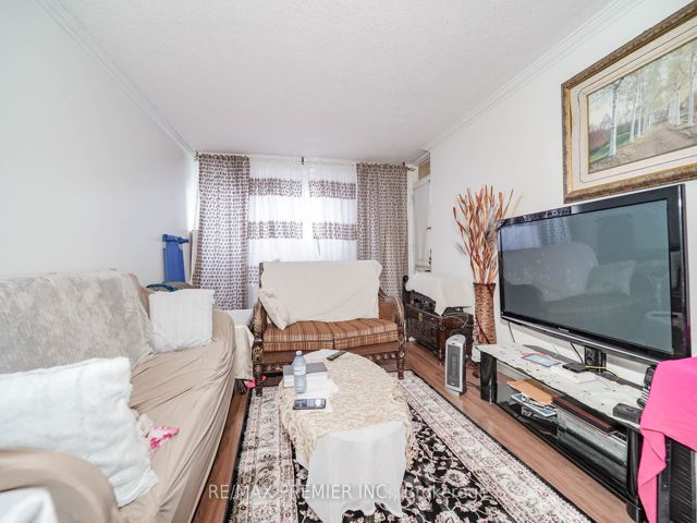 # 110 - 340 Dixon Rd