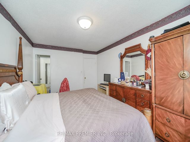 # 110 - 340 Dixon Rd