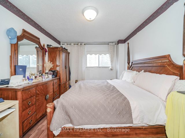 # 110 - 340 Dixon Rd