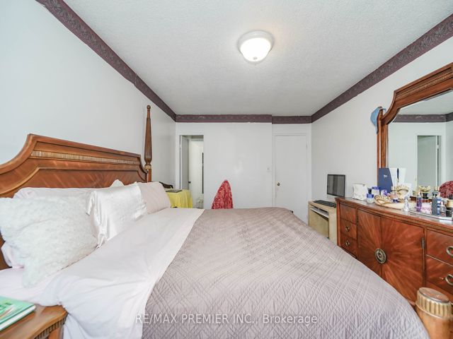 # 110 - 340 Dixon Rd