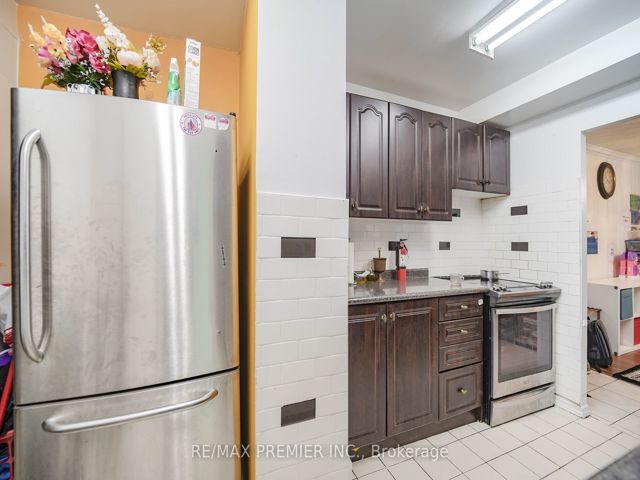 # 110 - 340 Dixon Rd
