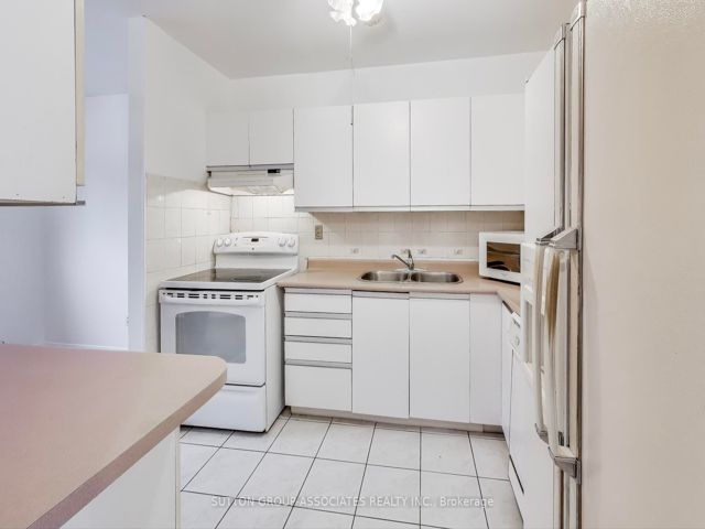 94 - 14 London Green Crt