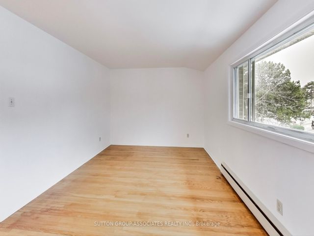 94 - 14 London Green Crt