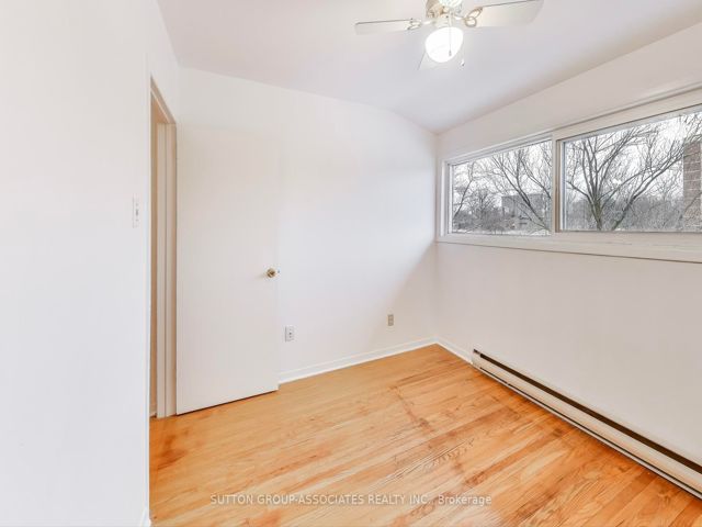 94 - 14 London Green Crt
