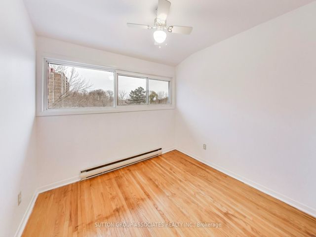 94 - 14 London Green Crt