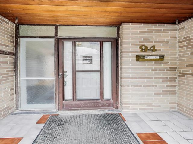 94 - 14 London Green Crt