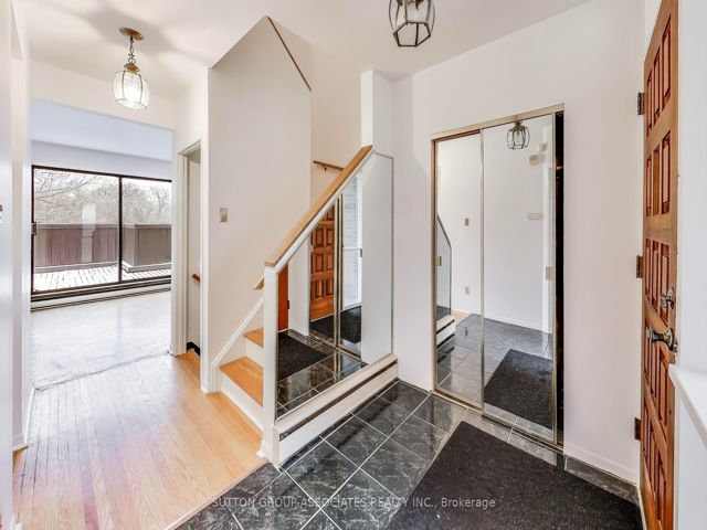 94 - 14 London Green Crt