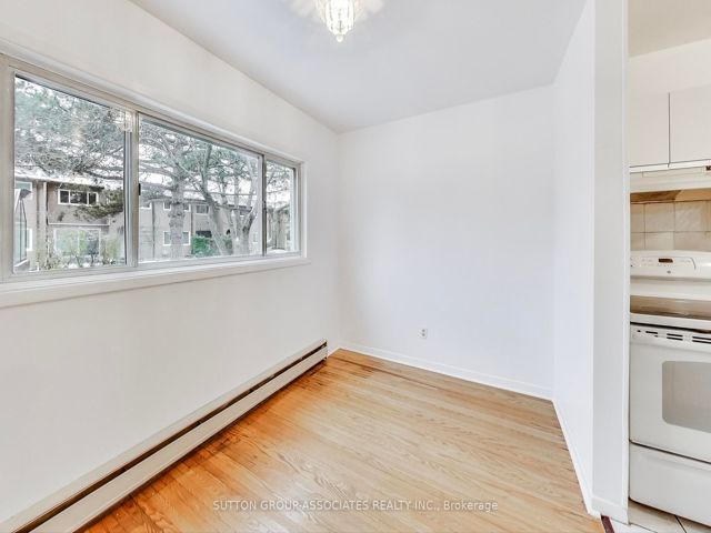 94 - 14 London Green Crt