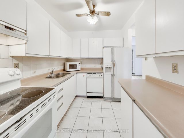 94 - 14 London Green Crt