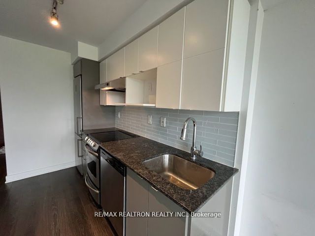 307 - 160 Flemington Rd