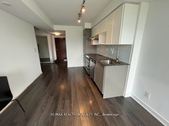 307 - 160 Flemington Rd