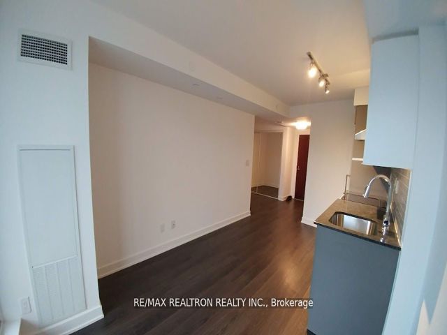 307 - 160 Flemington Rd