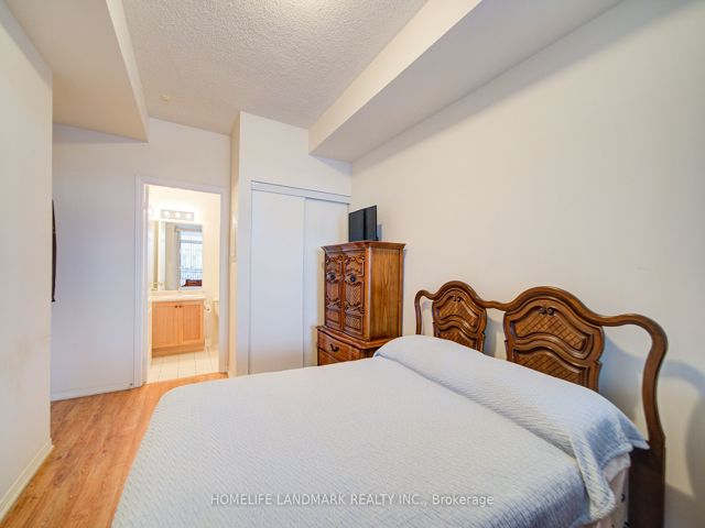 204 - 2772 Keele St