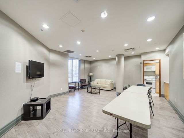 204 - 2772 Keele St