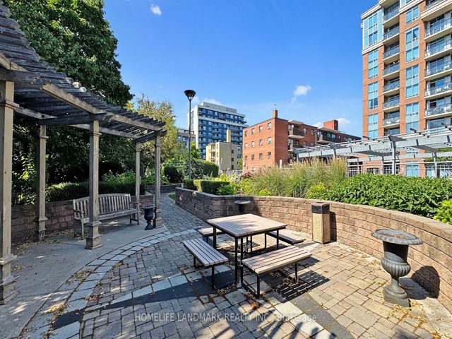 204 - 2772 Keele St