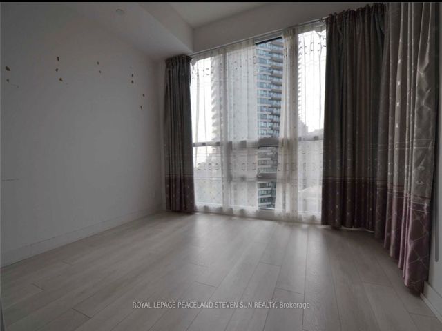 1606 - 2212 Lake Shore Blvd W