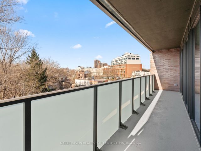 405 - 2625 Dundas St W