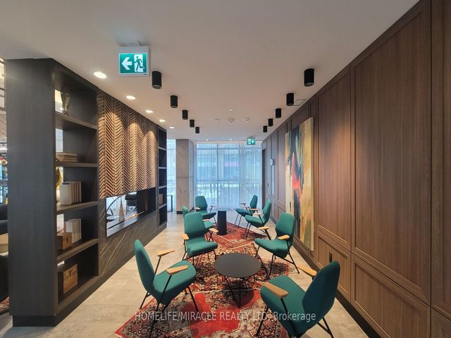 109 - 251 Manitoba St