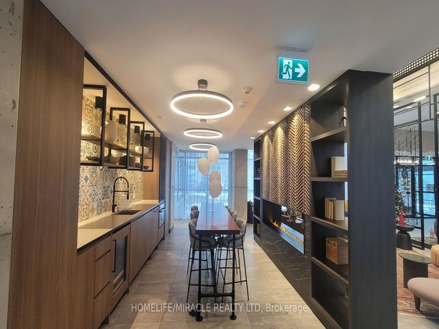 109 - 251 Manitoba St