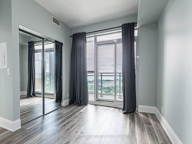 2611 - 33 Shore Breeze Dr