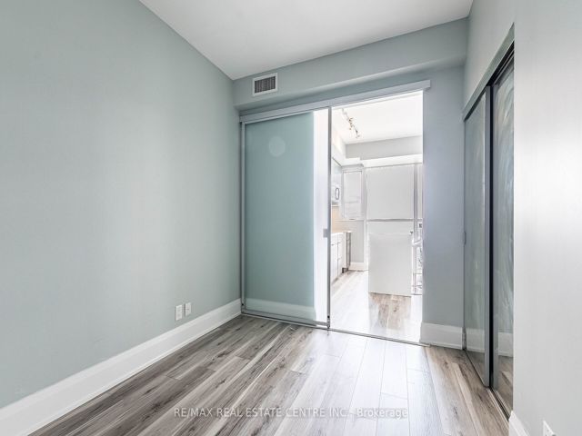 2611 - 33 Shore Breeze Dr