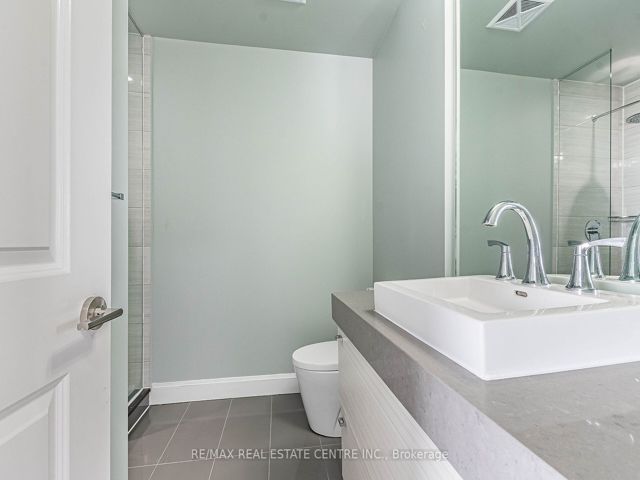 2611 - 33 Shore Breeze Dr