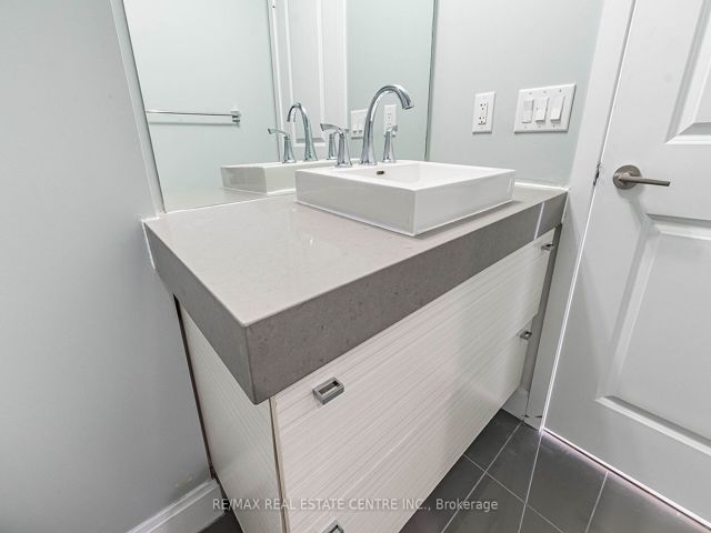 2611 - 33 Shore Breeze Dr