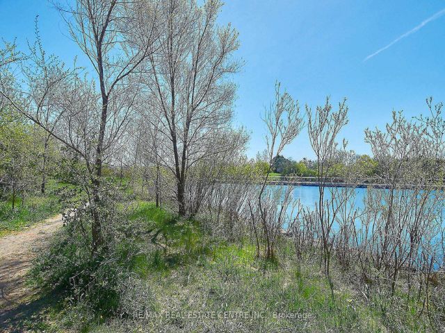 2611 - 33 Shore Breeze Dr