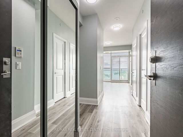 2611 - 33 Shore Breeze Dr