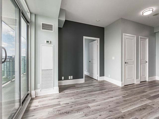 2611 - 33 Shore Breeze Dr