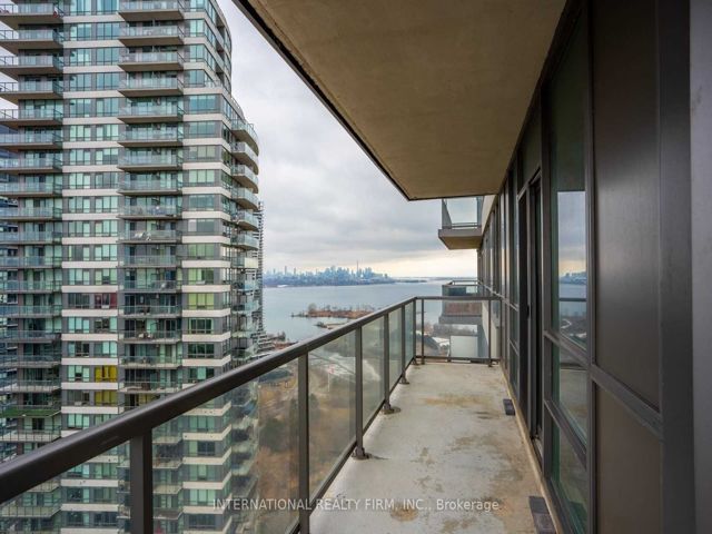 3303 - 2240 Lakeshore Blvd W