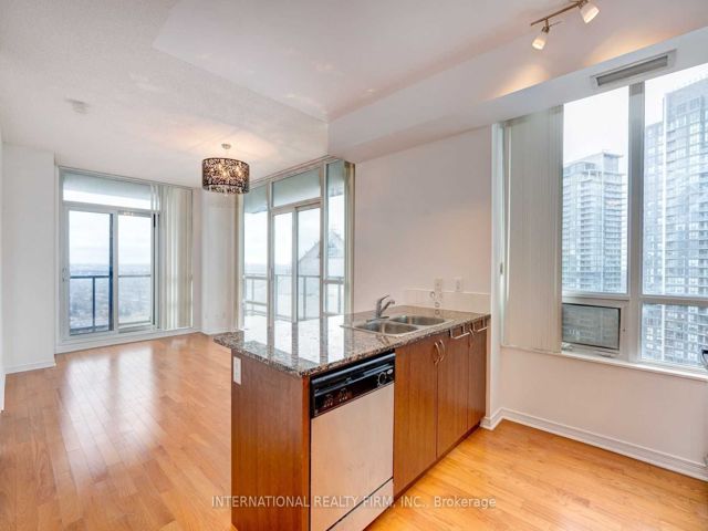 3303 - 2240 Lakeshore Blvd W