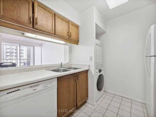 742 - 24 Southport St