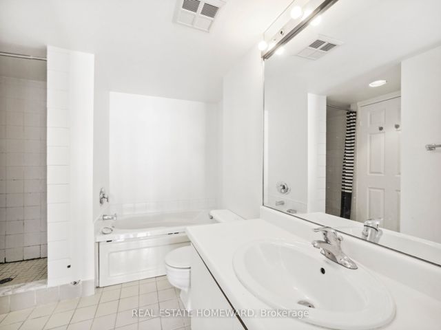 742 - 24 Southport St