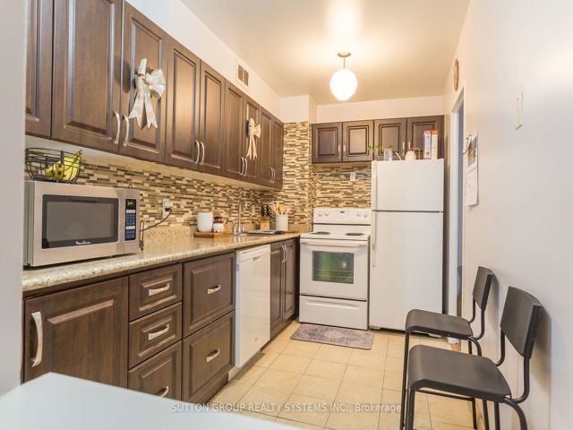 912 - 31 Four Winds Dr