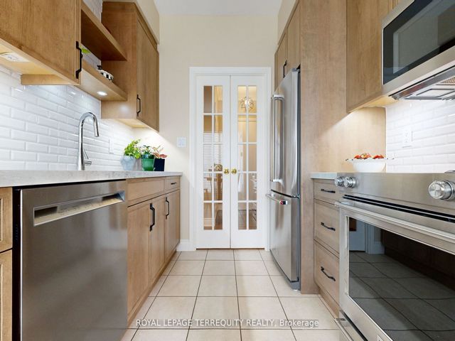 1201 - 2 Aberfoyle Cres