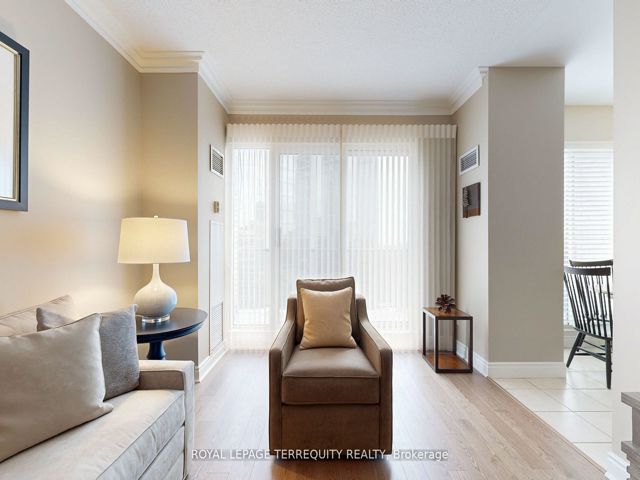 1201 - 2 Aberfoyle Cres