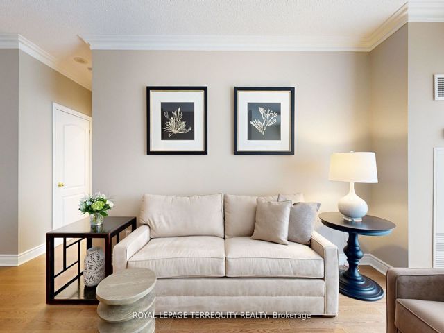 1201 - 2 Aberfoyle Cres