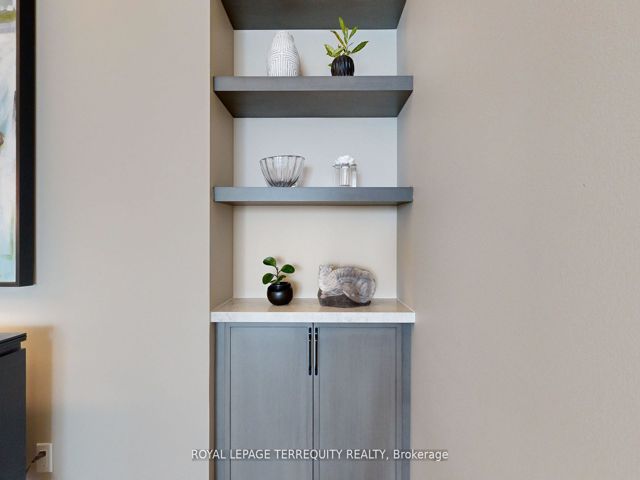 1201 - 2 Aberfoyle Cres