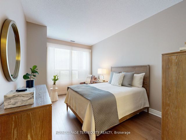 1201 - 2 Aberfoyle Cres