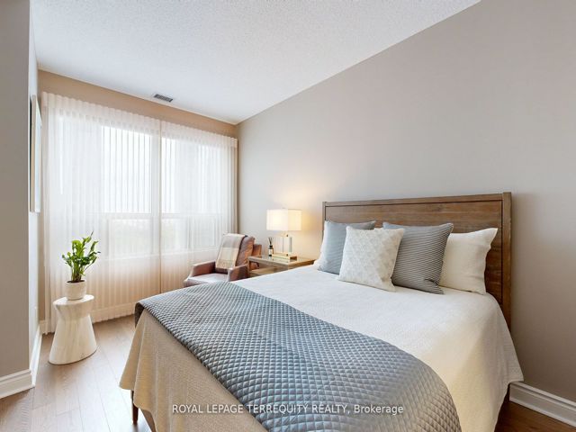 1201 - 2 Aberfoyle Cres