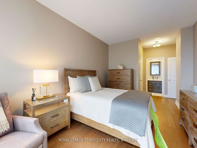 1201 - 2 Aberfoyle Cres