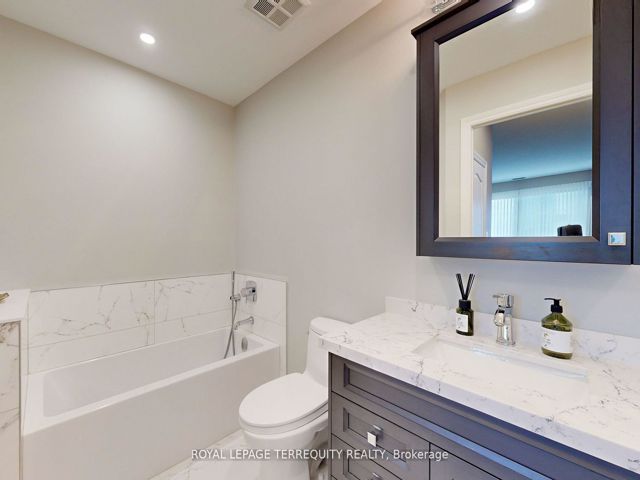 1201 - 2 Aberfoyle Cres