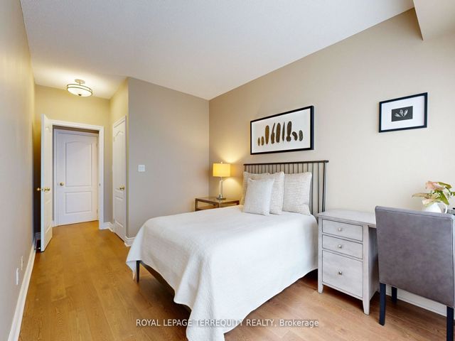 1201 - 2 Aberfoyle Cres