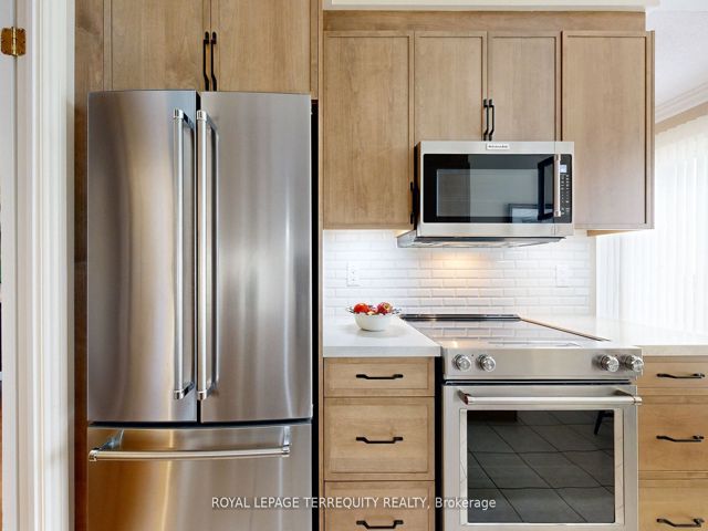 1201 - 2 Aberfoyle Cres