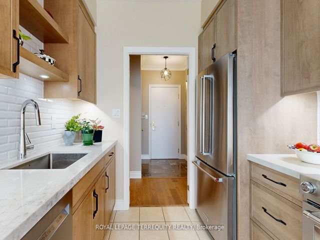 1201 - 2 Aberfoyle Cres